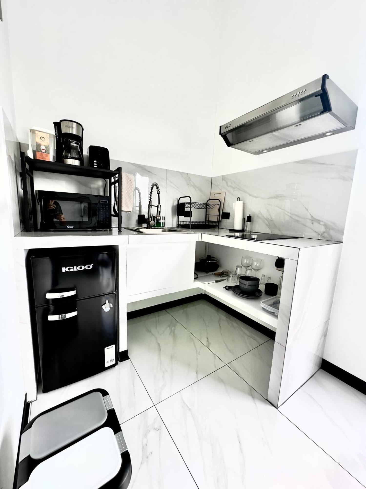 Black & White Apartments Monteverde Buitenkant foto