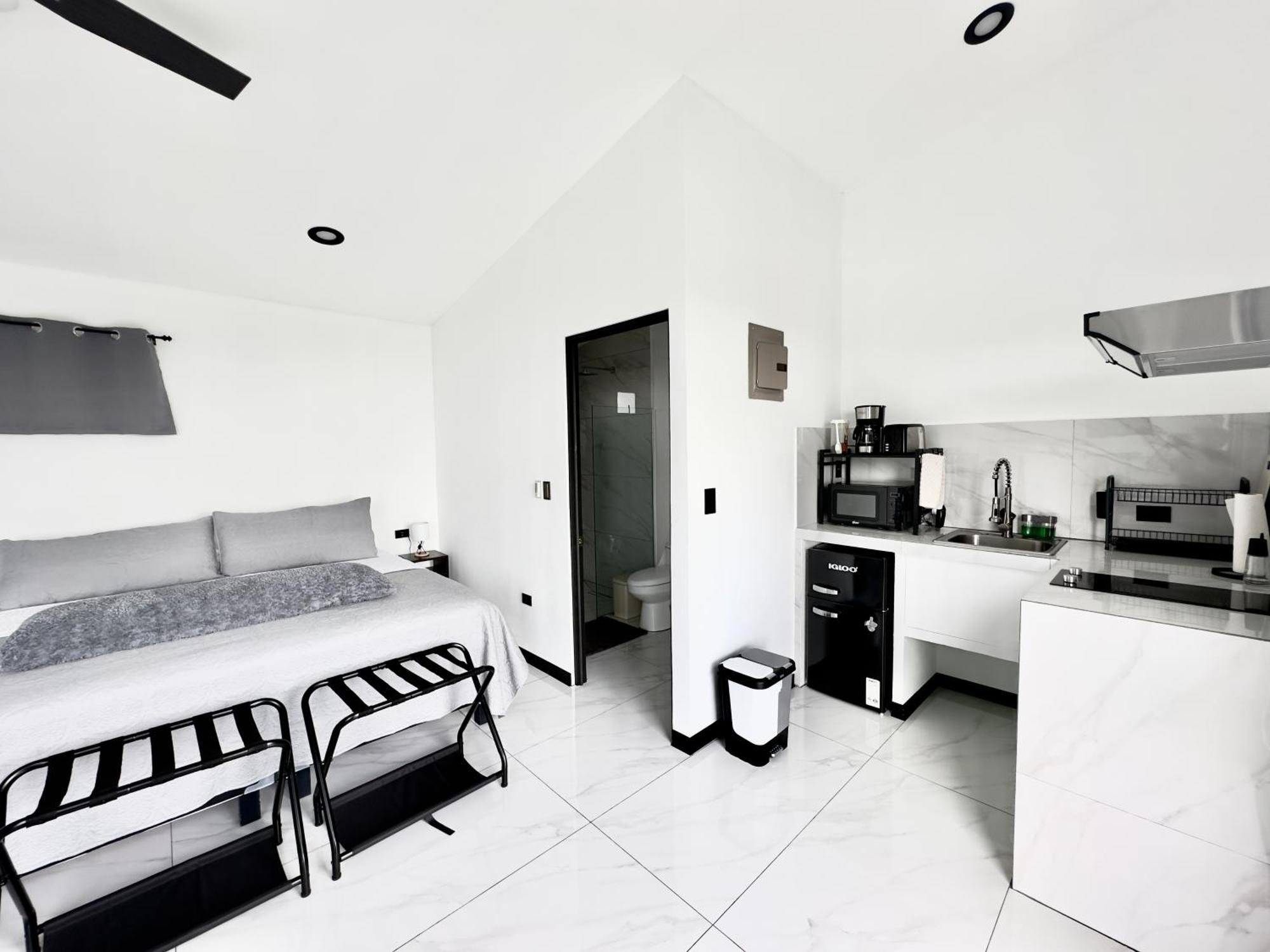 Black & White Apartments Monteverde Buitenkant foto